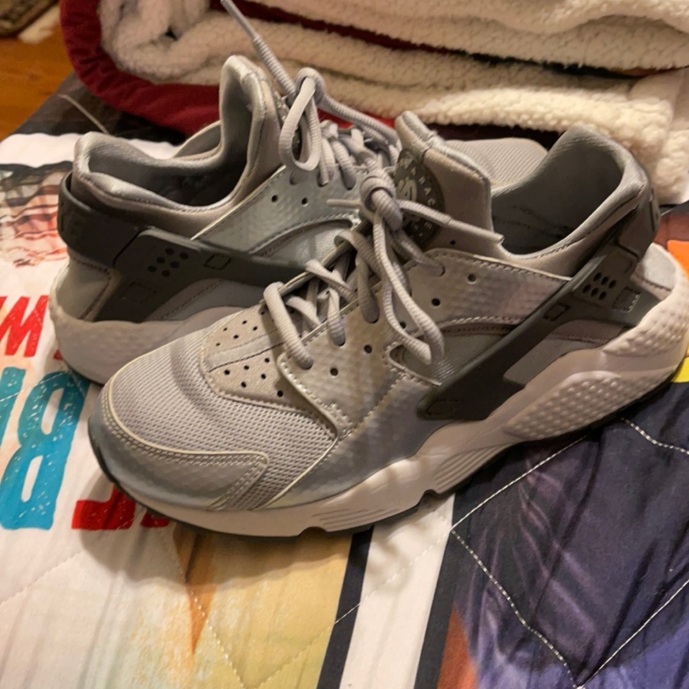 Silver Nike huarache